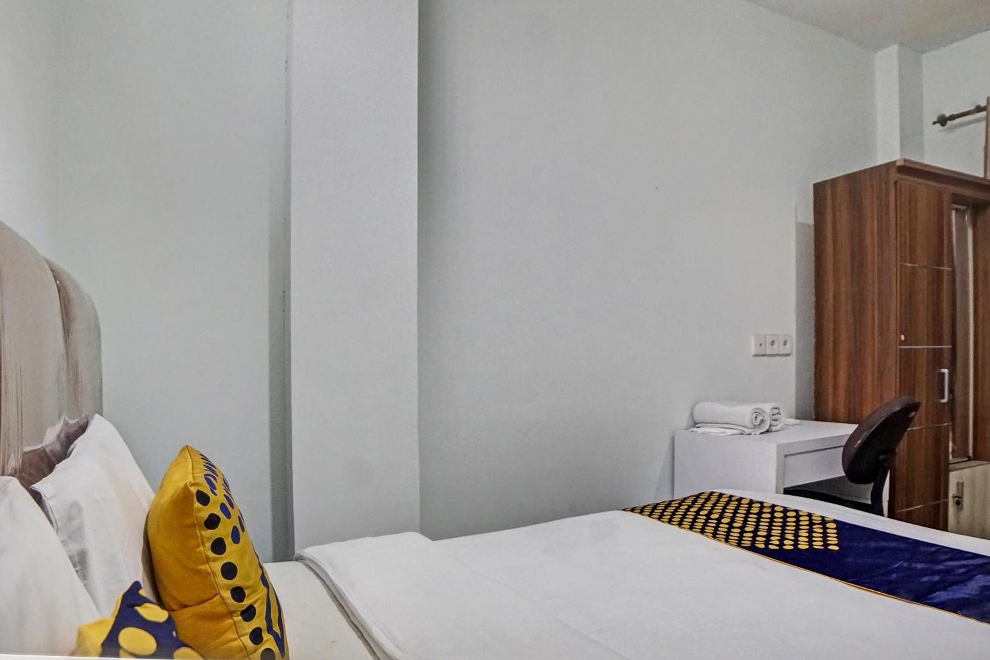 Spot On 92822 Finest House Near Amplas Bus Terminal ميدان المظهر الخارجي الصورة