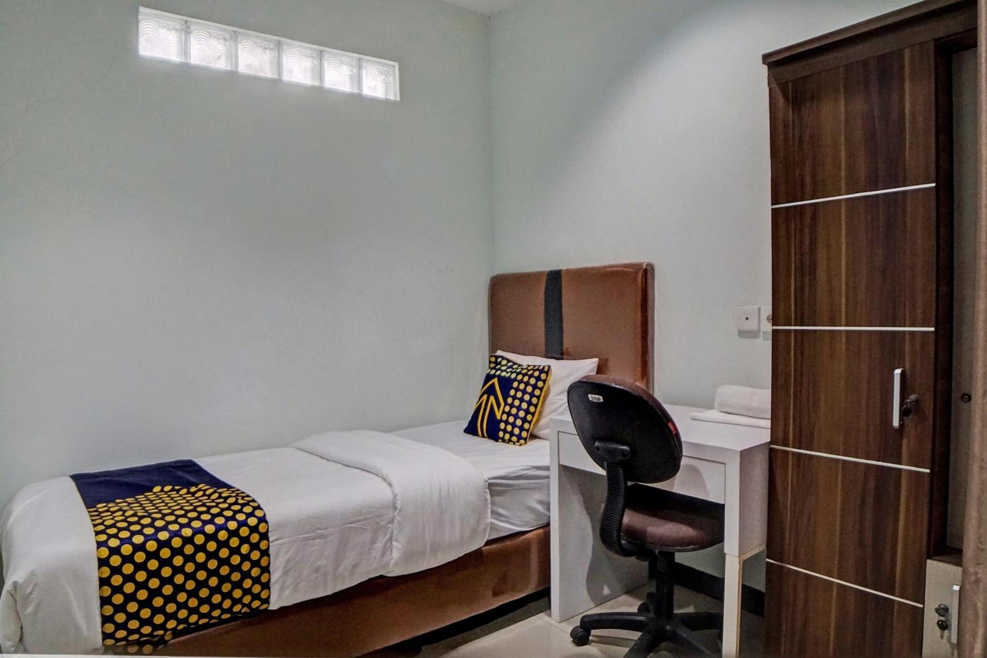 Spot On 92822 Finest House Near Amplas Bus Terminal ميدان المظهر الخارجي الصورة