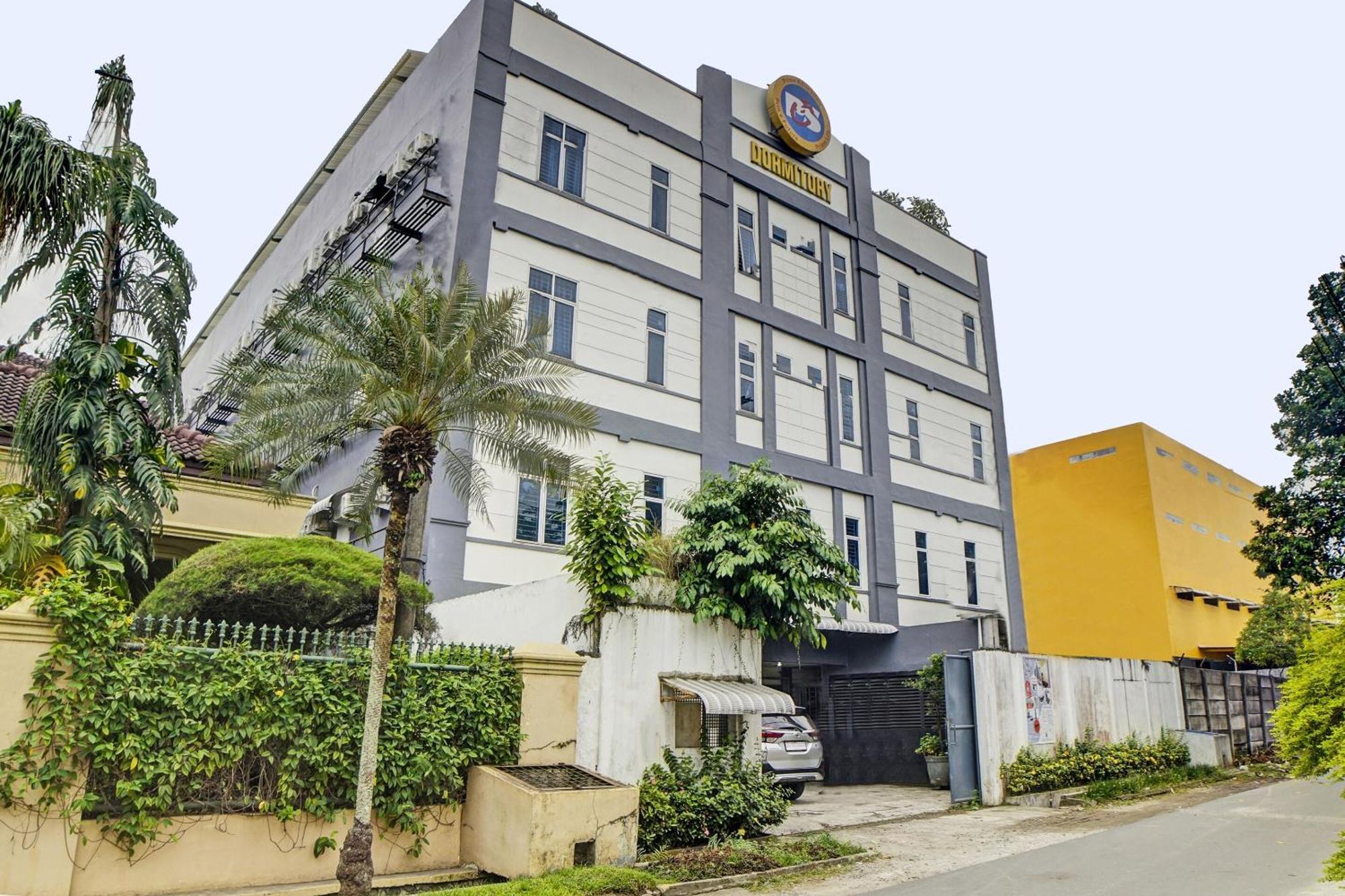 Spot On 92822 Finest House Near Amplas Bus Terminal ميدان المظهر الخارجي الصورة