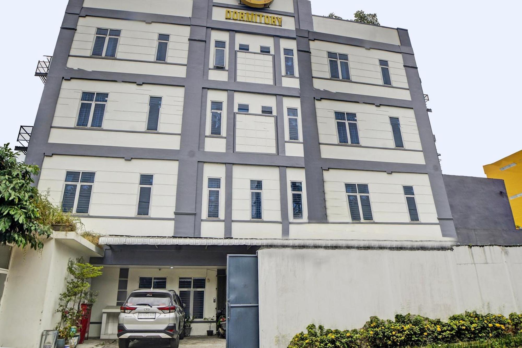 Spot On 92822 Finest House Near Amplas Bus Terminal ميدان المظهر الخارجي الصورة