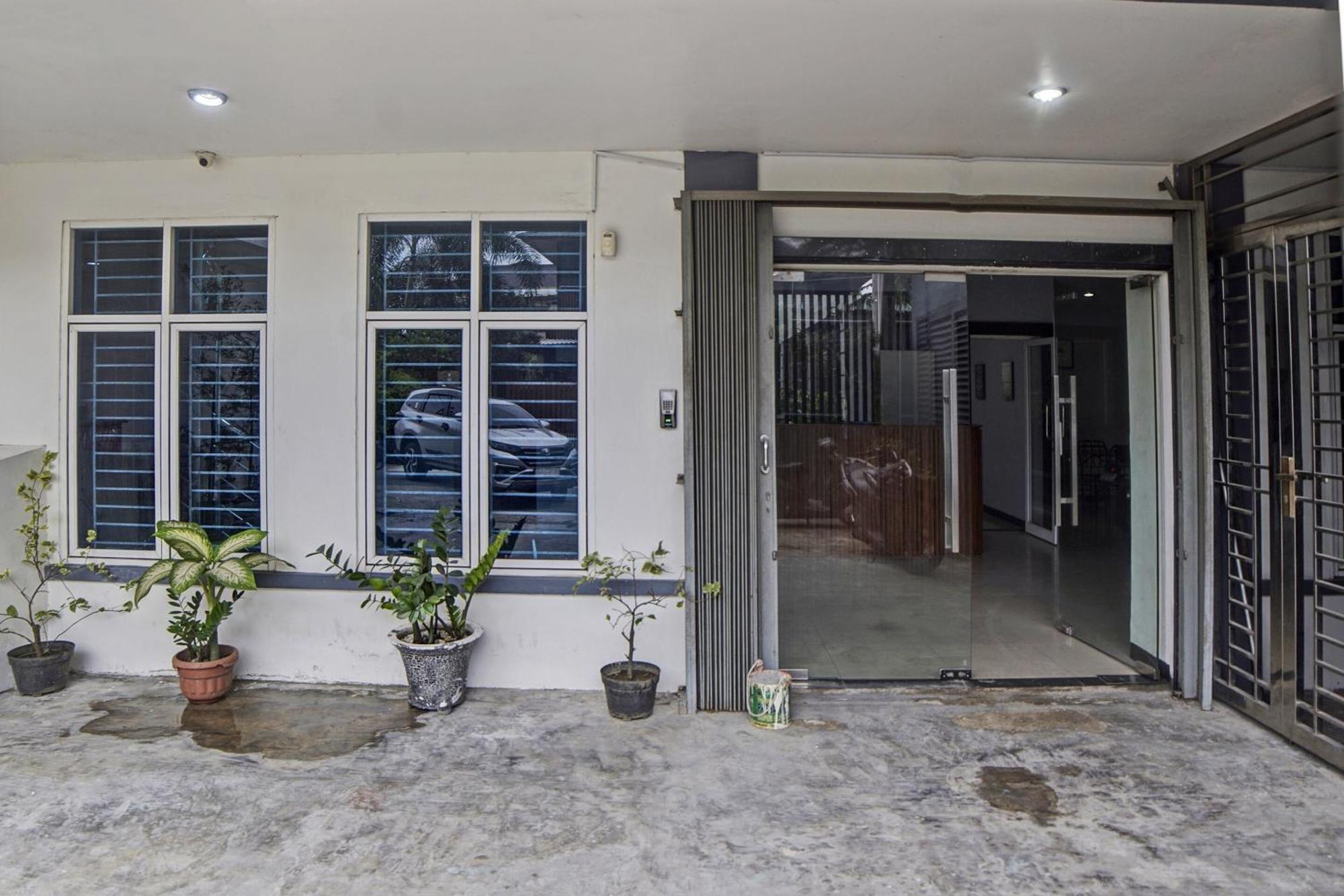 Spot On 92822 Finest House Near Amplas Bus Terminal ميدان المظهر الخارجي الصورة