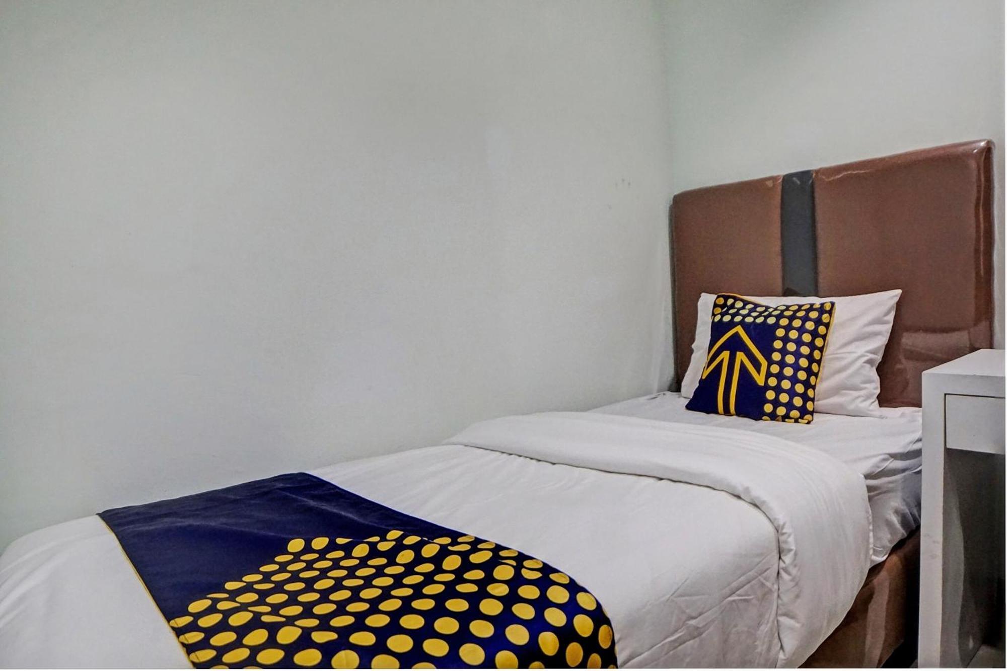 Spot On 92822 Finest House Near Amplas Bus Terminal ميدان المظهر الخارجي الصورة