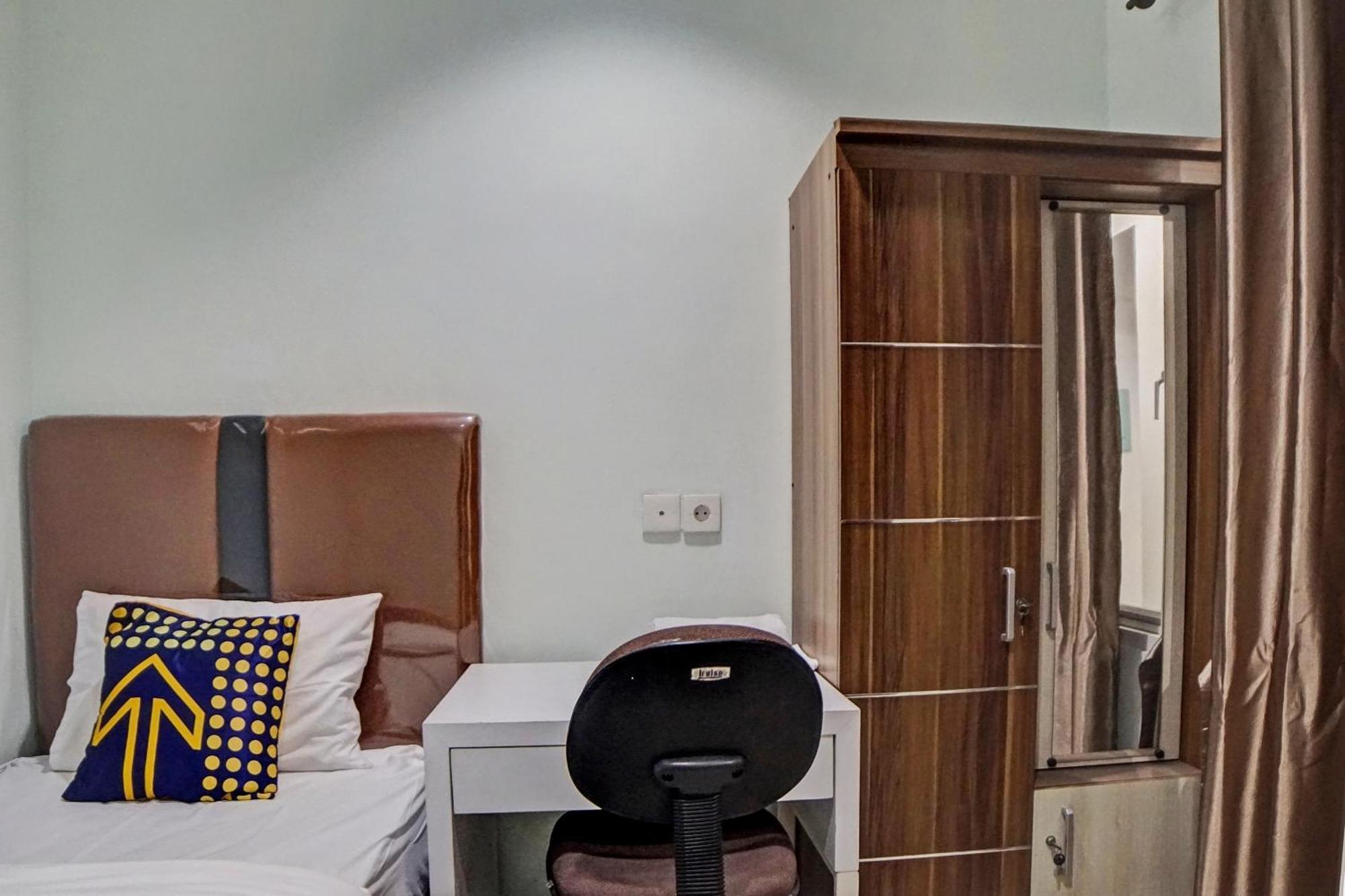 Spot On 92822 Finest House Near Amplas Bus Terminal ميدان المظهر الخارجي الصورة