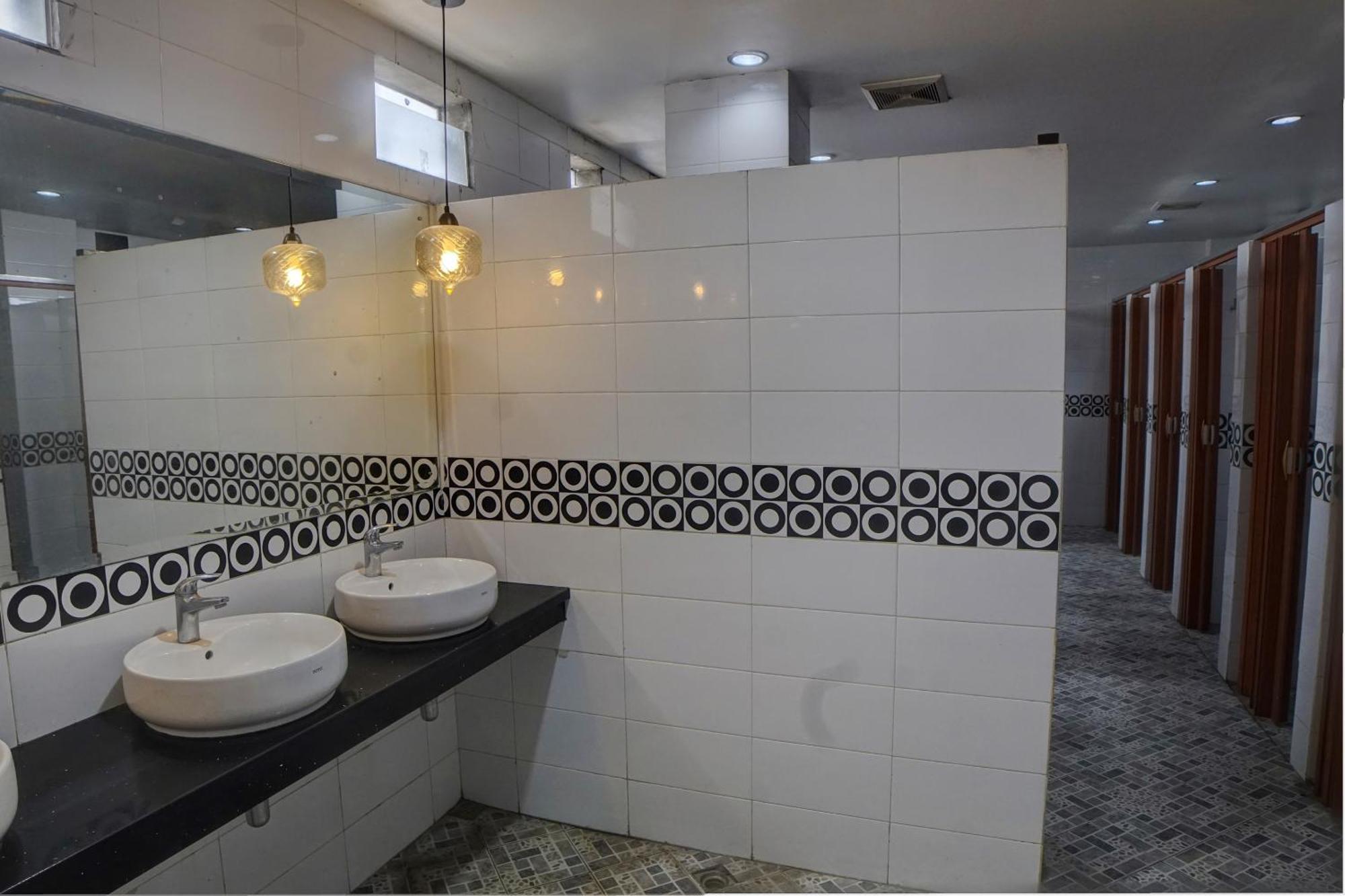 Spot On 92822 Finest House Near Amplas Bus Terminal ميدان المظهر الخارجي الصورة